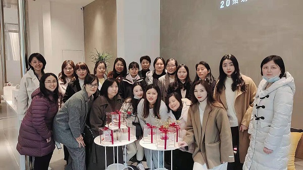 巧手做烘焙，甜蜜好时光——地产集团工会举行妇女节主题烘焙运动