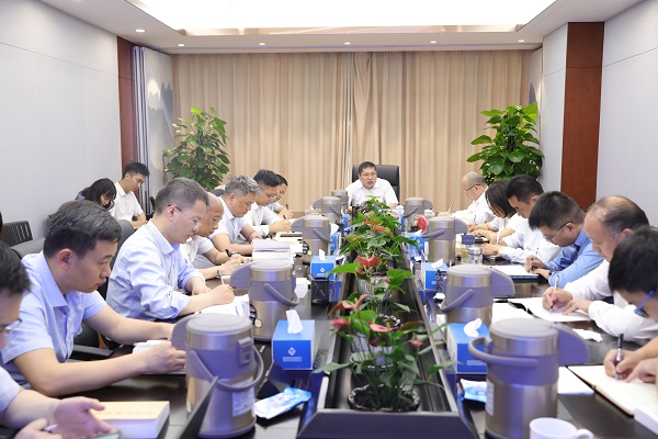 安徽AG旗舰厅地产集团党委举行学习贯彻习近平新时代中国特色社会主义头脑主题教育念书班